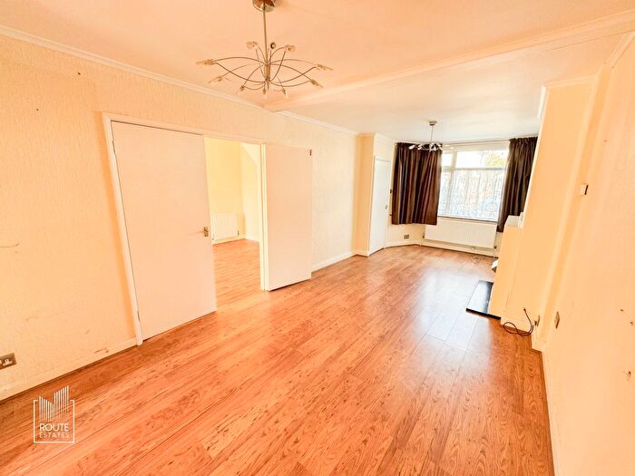 3 Bedroom Terraced House To Rent In Curzon Avenue, Enfield, EN3