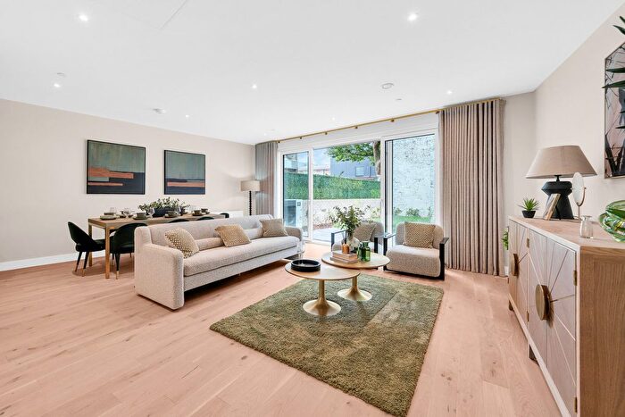 2 Bedroom Flat For Sale In Flat Tower Bridge Mews, Southwark, SE1