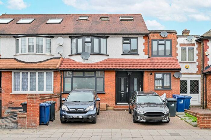 2 Bedroom Flat To Rent In Gunnersbury Lane, Gunnersbury, London, W3