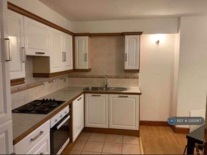 2 Bedroom Flat To Rent In Hackney Road, London, E2