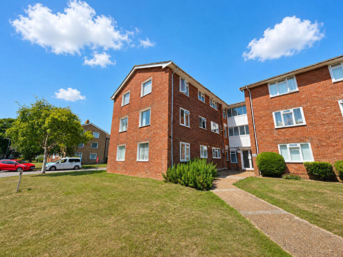 2 Bedroom Apartment For Sale In Meadway Court, Southwick, BN42