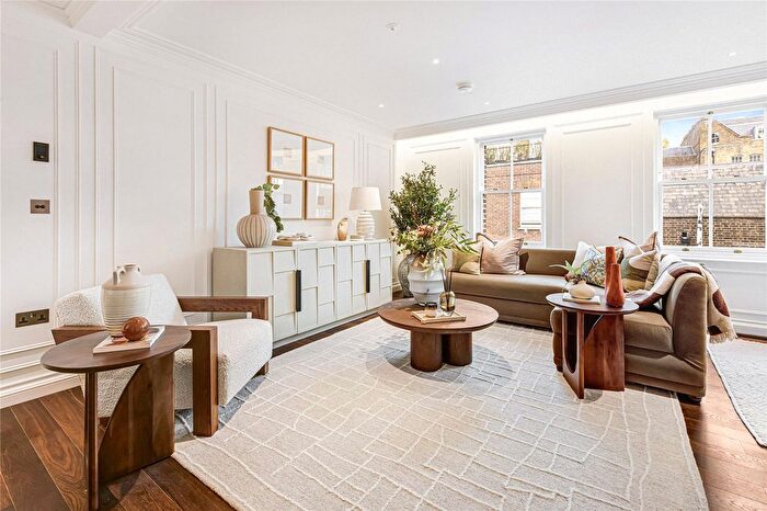 3 Bedroom Flat For Sale In Charles Street, Mayfair, London, W1J