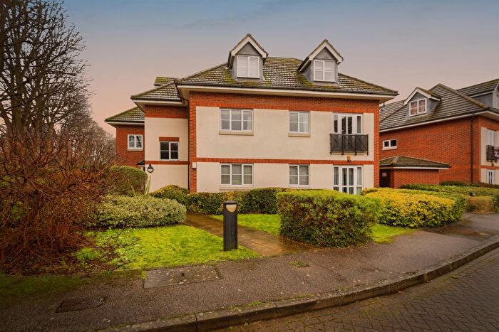 2 Bedroom Flat For Sale In Coy Court, Aylesbury, HP20