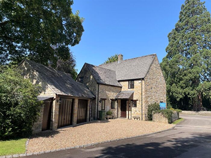 3 Bedroom Detached House For Sale In The Whitmores, Lower Slaughter, GL54