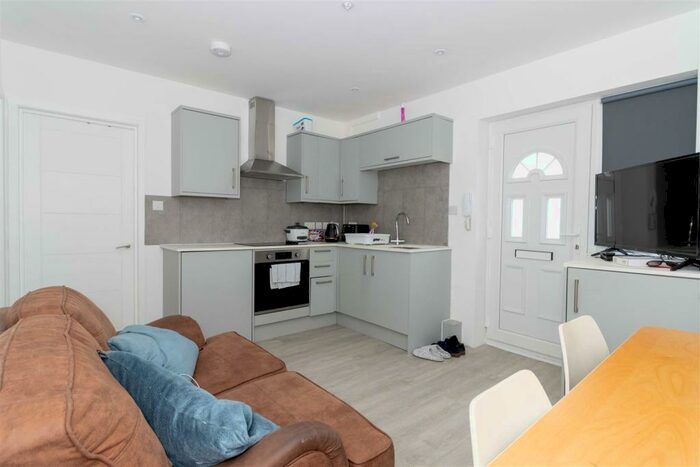 2 Bedroom Apartment To Rent In Boundary Road, Hove, BN3
