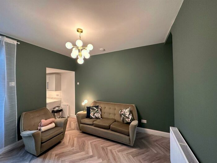 2 Bedroom Flat To Rent In Exeter Road, Selly Oak, Birmingham, B29