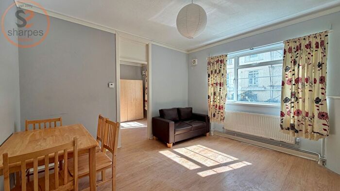 1 Bedroom Flat To Rent In Flat, Hartington Court, Lansdowne Way, London, Greater London, SW8