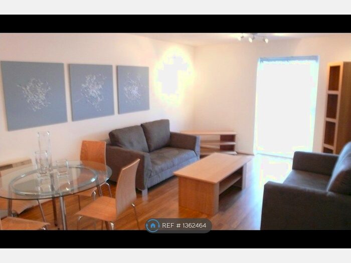 2 Bedroom Flat To Rent In St. Davids Court, Manchester, M8