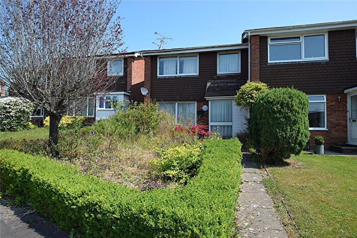 3 Bedroom End Of Terrace House For Sale In Robin Close, Alton, Hampshire, GU34