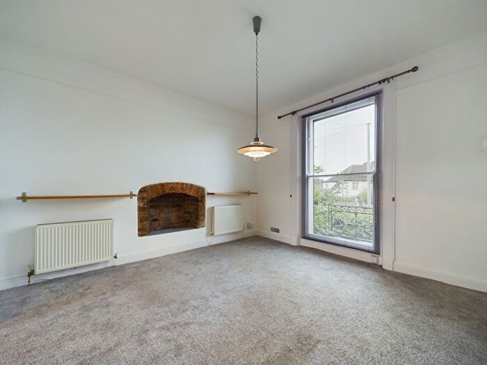 1 Bedroom Flat To Rent In Hales Road, Cheltenham, Glos, GL52
