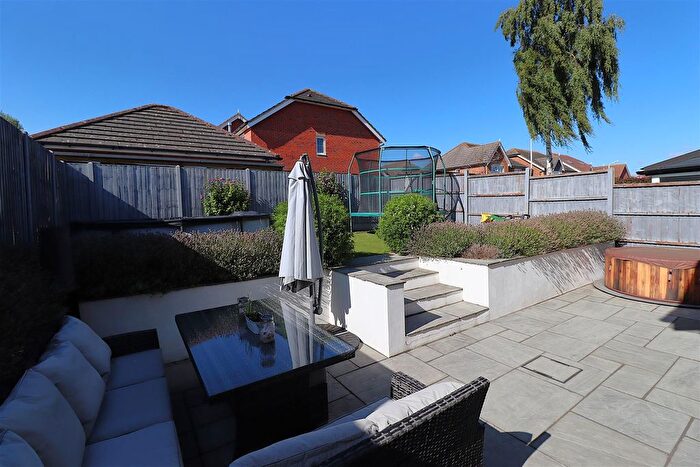 4 Bedroom Detached House For Sale In Homefield Drive, Rainham, ME8