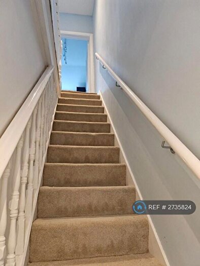 2 Bedroom Flat To Rent In High Street, Hampton Wick, Surrey, KT1