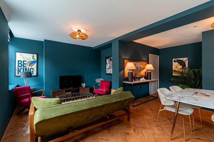 2 Bedroom Apartment To Rent In Arlington House, Bath, BA1