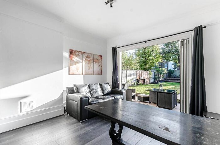 2 Bedroom Maisonette To Rent In Rossiter Road, Balham, London, SW12