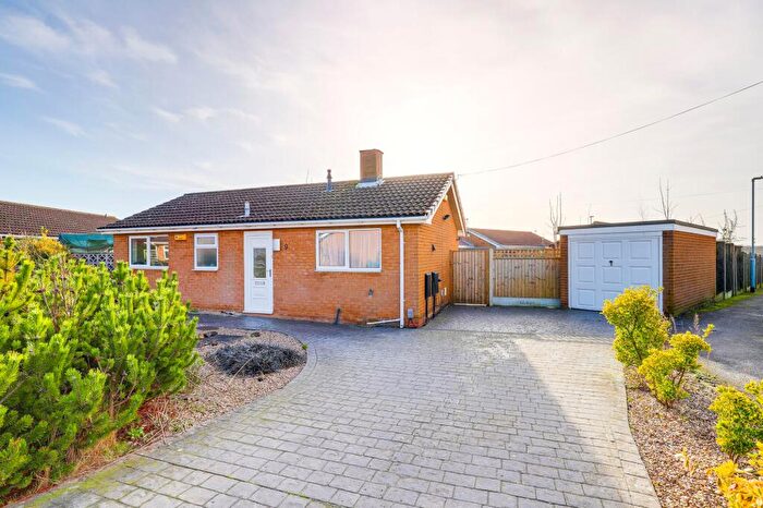 2 Bedroom Detached Bungalow For Sale In Castleton Close, Hucknall, NG15