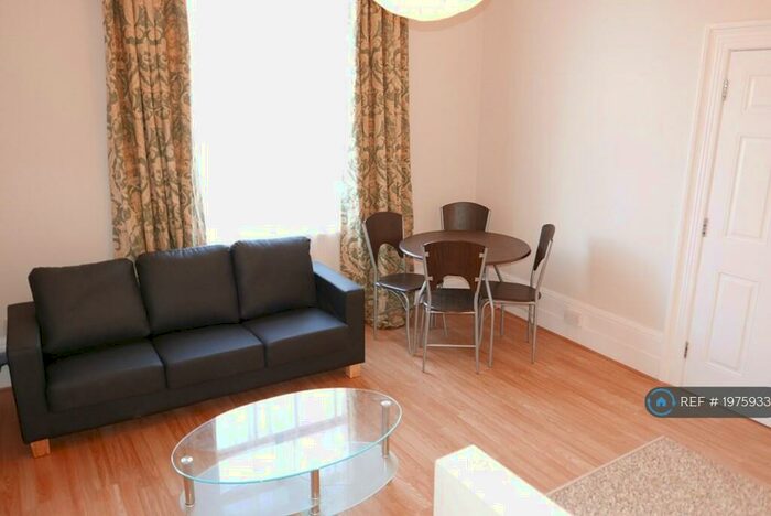 1 Bedroom Flat To Rent In Russell Street, Reading, RG1