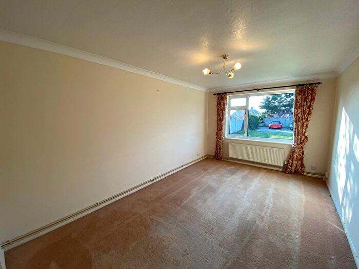 2 Bedroom Flat To Rent In Central Avenue, Telscombe Cliffs, Peacehaven, BN10