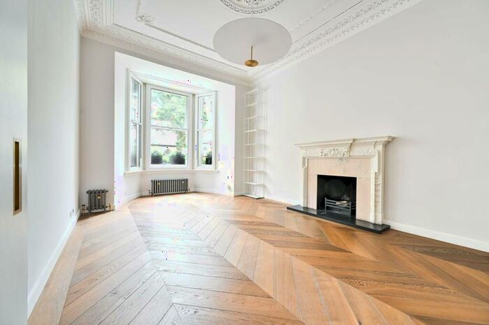 2 Bedroom Flat To Rent In Redcliffe Square, Chelsea, London, SW10