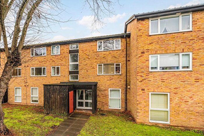 1 Bedroom Flat For Sale In Queens Road, Twickenham, TW1