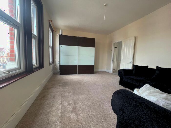 2 Bedroom Flat To Rent In Goodmayes Lane, Ilford, IG3