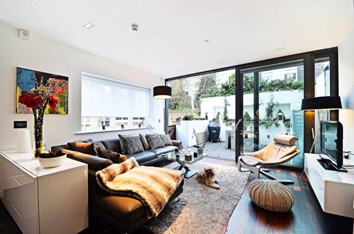 3 Bedroom House To Rent In Elsworthy Rise, Primrose Hill, London, NW3