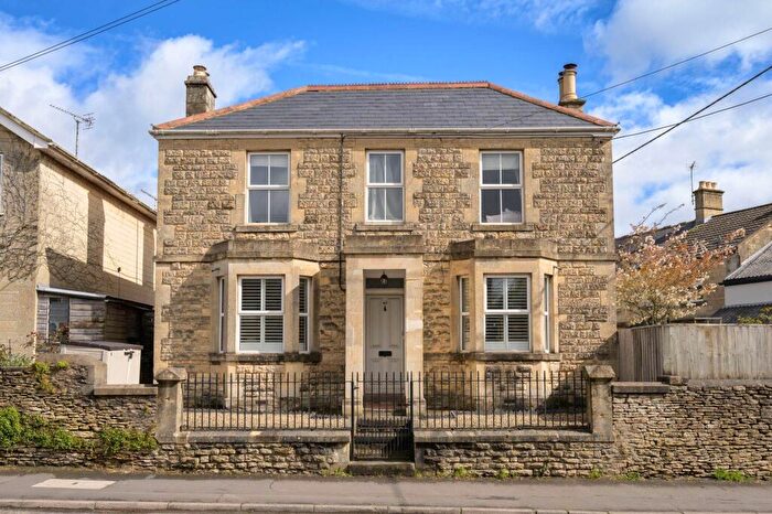 3 Bedroom House To Rent In Pickwick Road, Corsham, SN13