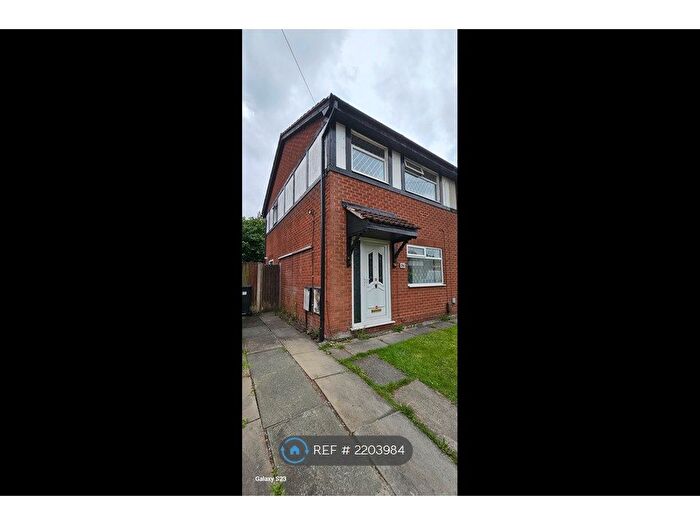 3 Bedroom Semi-Detached House To Rent In The Sheddings, Bolton, BL3
