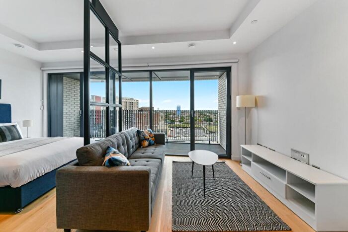 Apartment To Rent In Corson House, London City Island, London, E14