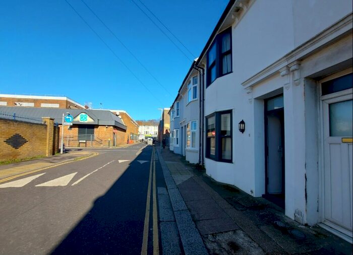 4 Bedroom House To Rent In Haddington Street, BN3