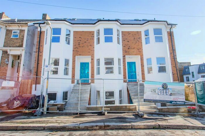 2 Bedroom Flat To Rent In Albert Road, Dover, CT16