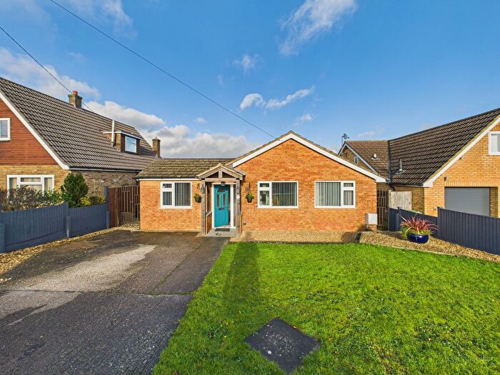 4 Bedroom Detached Bungalow For Sale In Hogg Lane, Holmer Green, High Wycombe, Buckinghamshire, HP15