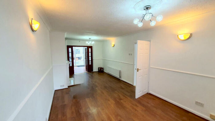 3 Bedroom House To Rent In Oak Avenue, Whitefield, M45