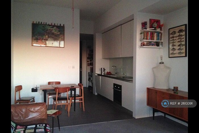 1 Bedroom Flat To Rent In Lakeshore Drive, Bristol, BS13