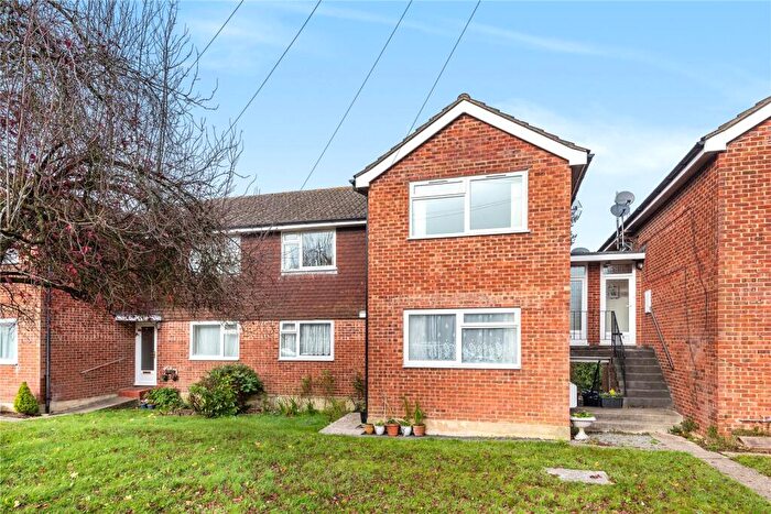 2 Bedroom Apartment For Sale In Alfred Road, Farnham, Surrey, GU9