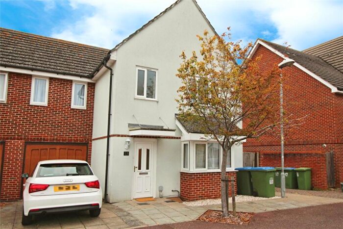 4 Bedroom Semi-Detached House To Rent In Chandlers Close, West Molesey, Surrey, KT8