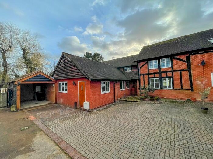 4 Bedroom Barn Conversion For Sale In Stanbridge Road, Tilsworth, Leighton Buzzard, LU7