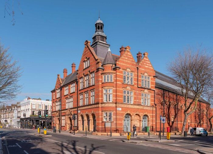 2 Bedroom Maisonette For Sale In Prince Of Wales Road, Kentish Town, London, NW5