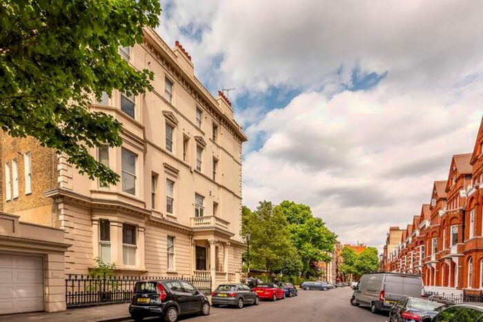 2 Bedroom Flat To Rent In Earls Court Square, Earls Court, London, SW5