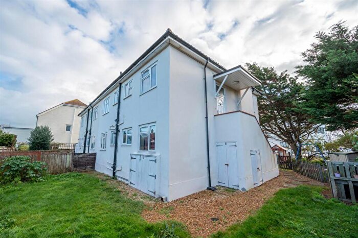 3 Bedroom Flat To Rent In Bembridge Drive, Hayling Island, PO11
