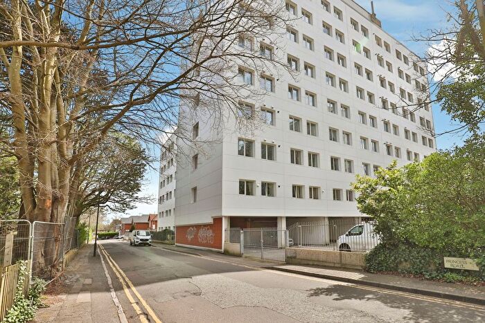 2 Bedroom Flat For Sale In Prince Of Wales Road, Westbourne, Bournemouth, Dorset, BH4