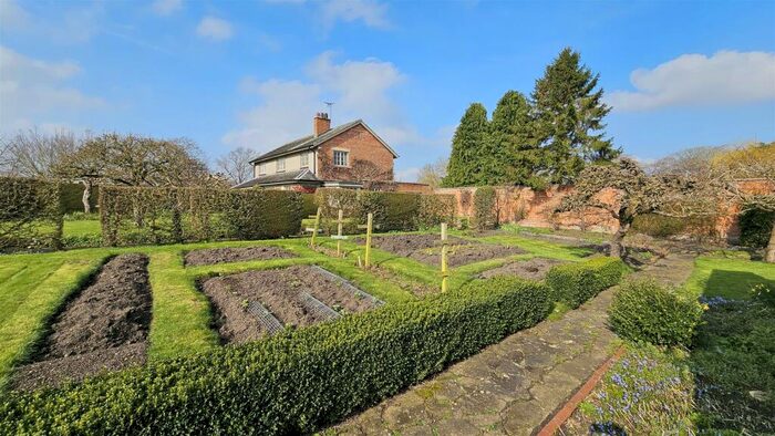5 Bedroom Detached House For Sale In Sutton Lane, Elton, NG13