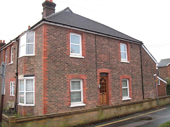 1 Bedroom Apartment To Rent In Three Bridges, RH10