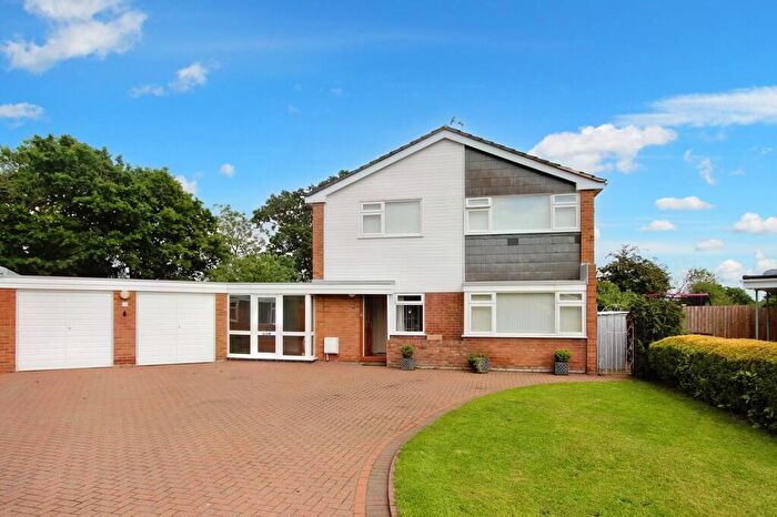 5 Bedroom Detached House For Sale In Beverley Close, Balsall Common, CV7