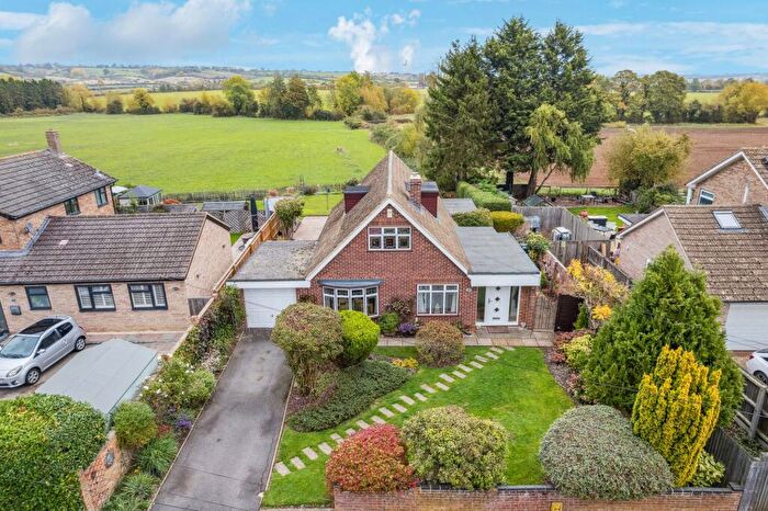 3 Bedroom Detached House For Sale In College Crescent, Oakley, HP18