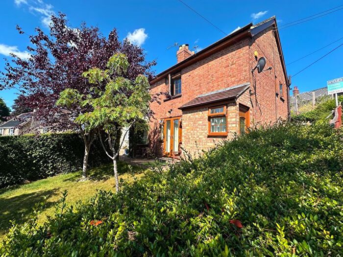 3 Bedroom Semi-detached House For Sale In The Hill, Oxford, OX44