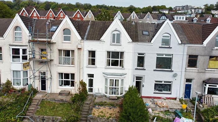 3 Bedroom Flat To Rent In Brooklands Terrace, Swansea, SA1