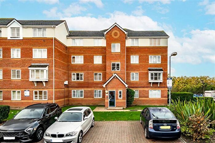 1 Bedroom Flat For Sale In Dairyman Close, Cricklewood, NW2