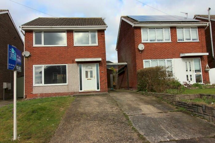 3 Bedroom Town House To Rent In Friars Close, NG16