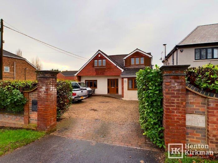 4 Bedroom Chalet To Rent In Noak Hill Road, Billericay, Essex, CM12