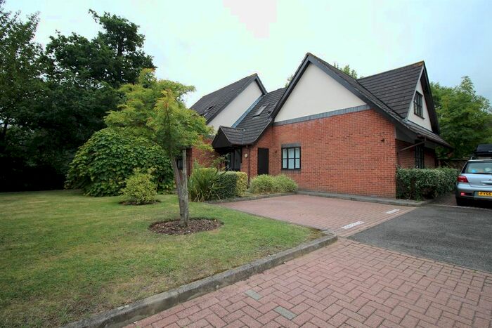 2 Bedroom Flat To Rent In The Pines, Anthony Road, Borehamwood, WD6